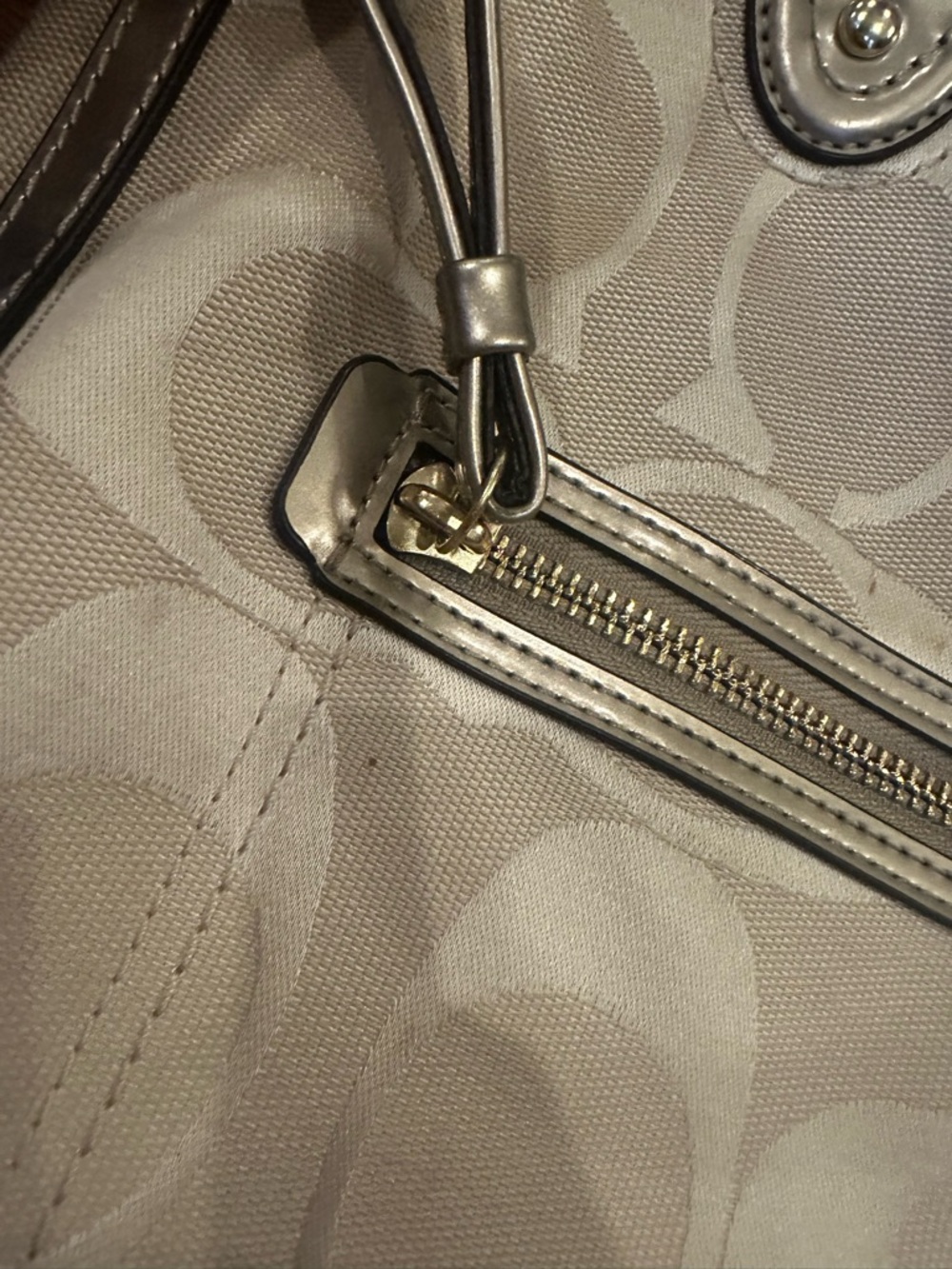 Coach Beige Signature Canvas Shoulder Bag with Multicolor 'C' Accents - Picture 4 of 5